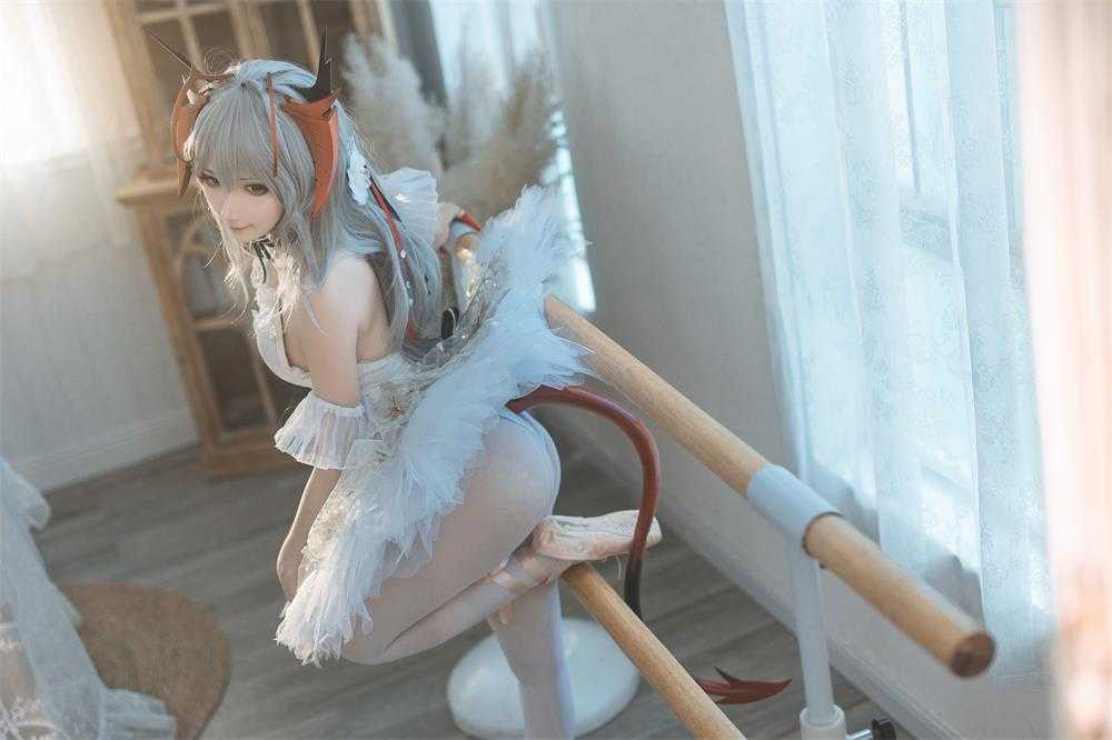 [是三不是世w] 明日方舟 W 芭蕾 [27P/190M] 1